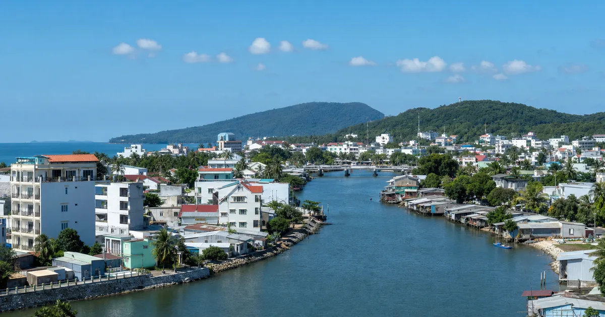 Duong Dong accommodation guide — town streets and guesthouse area